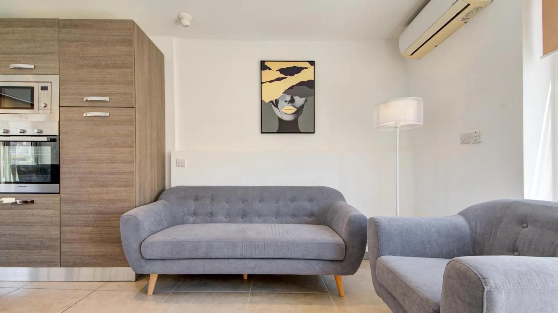5 Bedroom House With Jacuzzi In St Julian'S Сент Джулианс Апартаменты