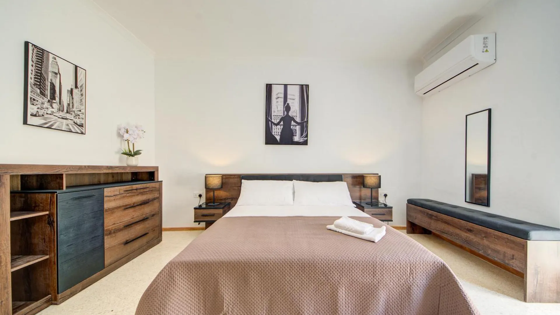 5 Bedroom House With Jacuzzi In St Julian'S St. Julian's 0*,