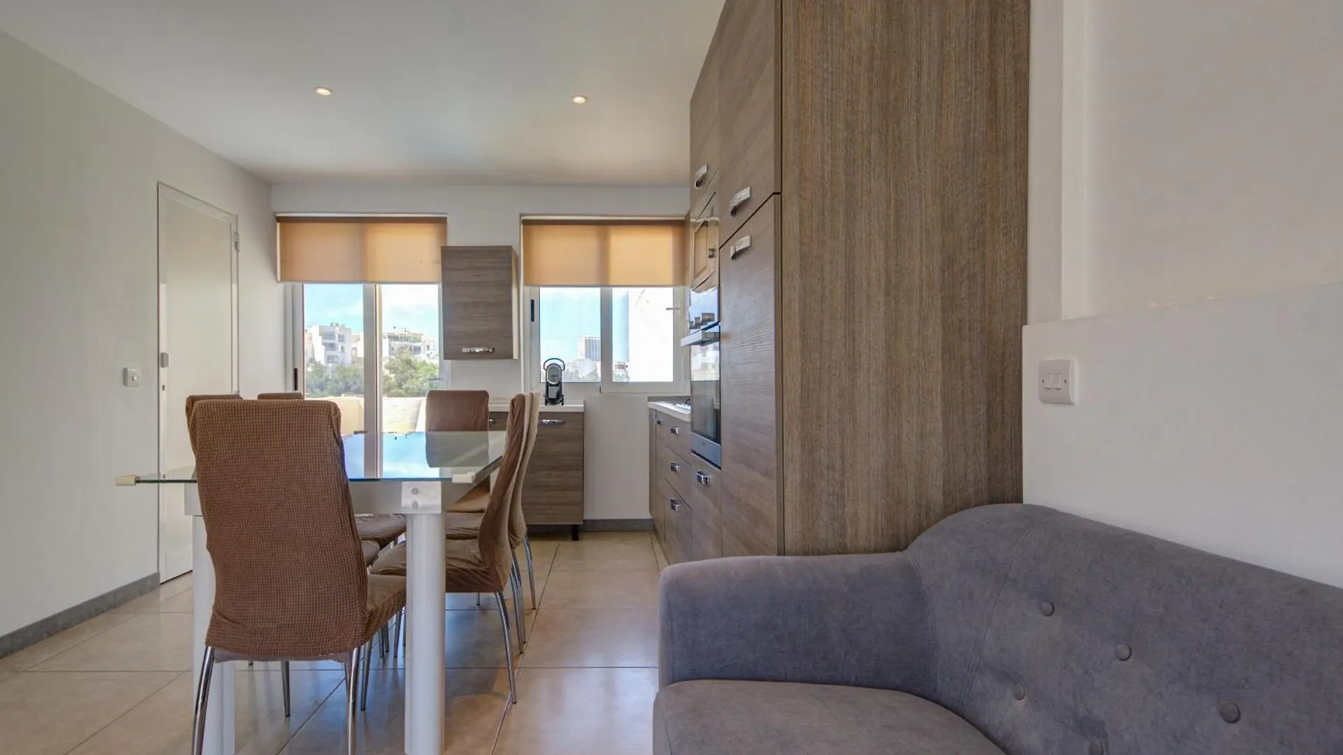 5 Bedroom House With Jacuzzi In St Julian'S St. Julian's