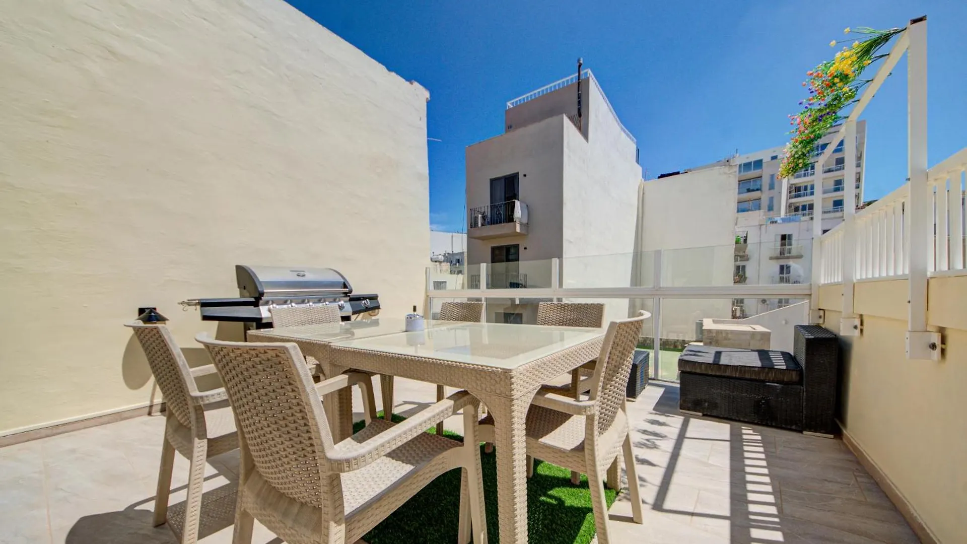 Апартаменты 5 Bedroom House With Jacuzzi In St Julian'S Сент Джулианс