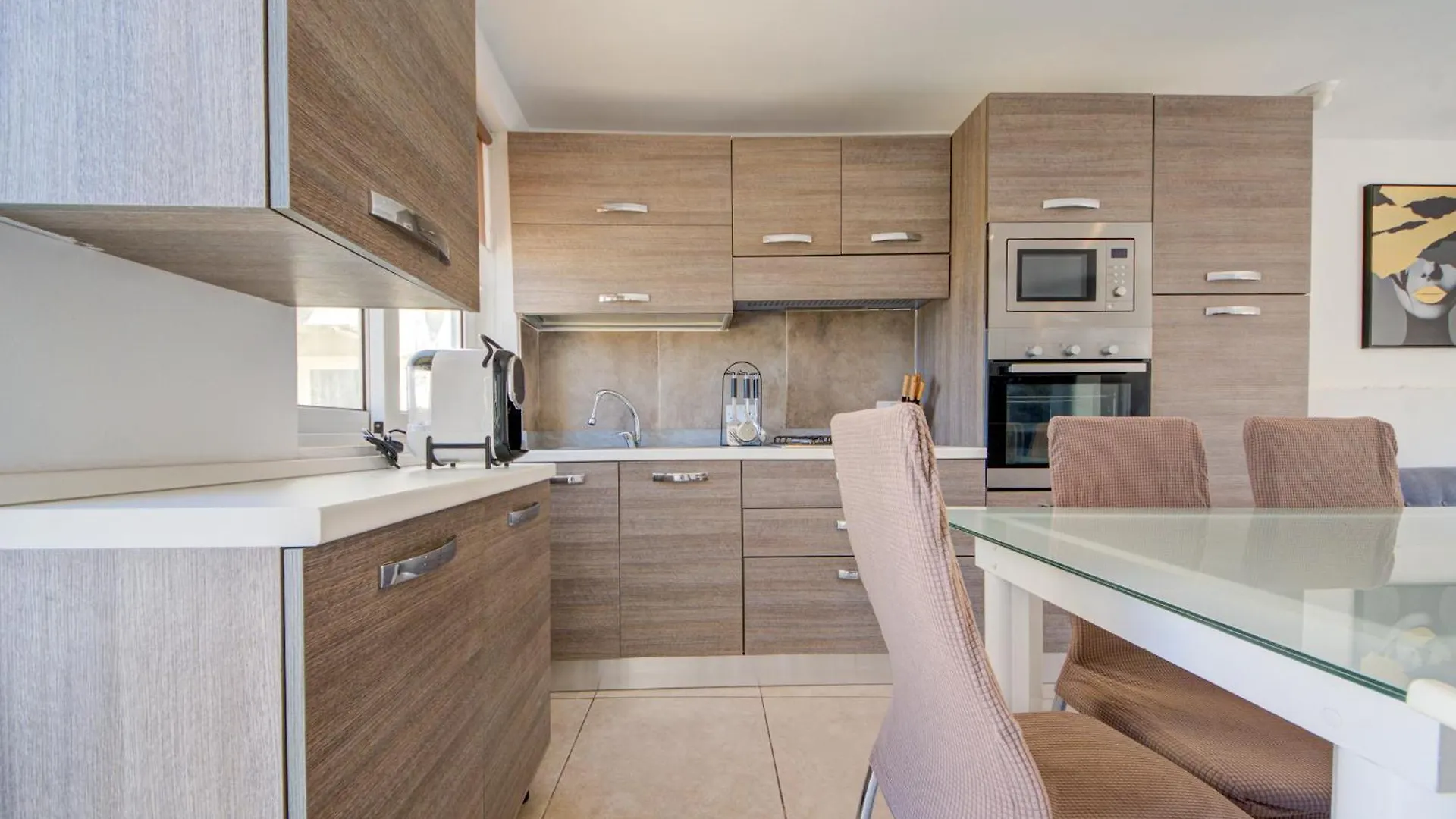 Апартаменты 5 Bedroom House With Jacuzzi In St Julian'S Сент Джулианс
