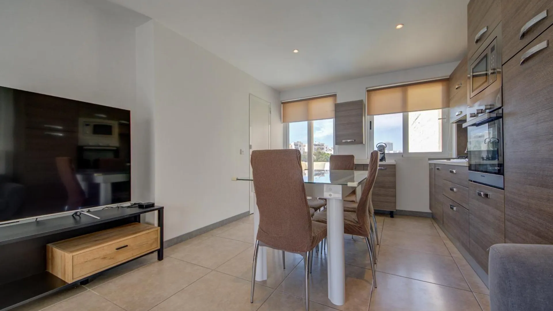 5 Bedroom House With Jacuzzi In St Julian'S St. Julian's 0*,  Malta